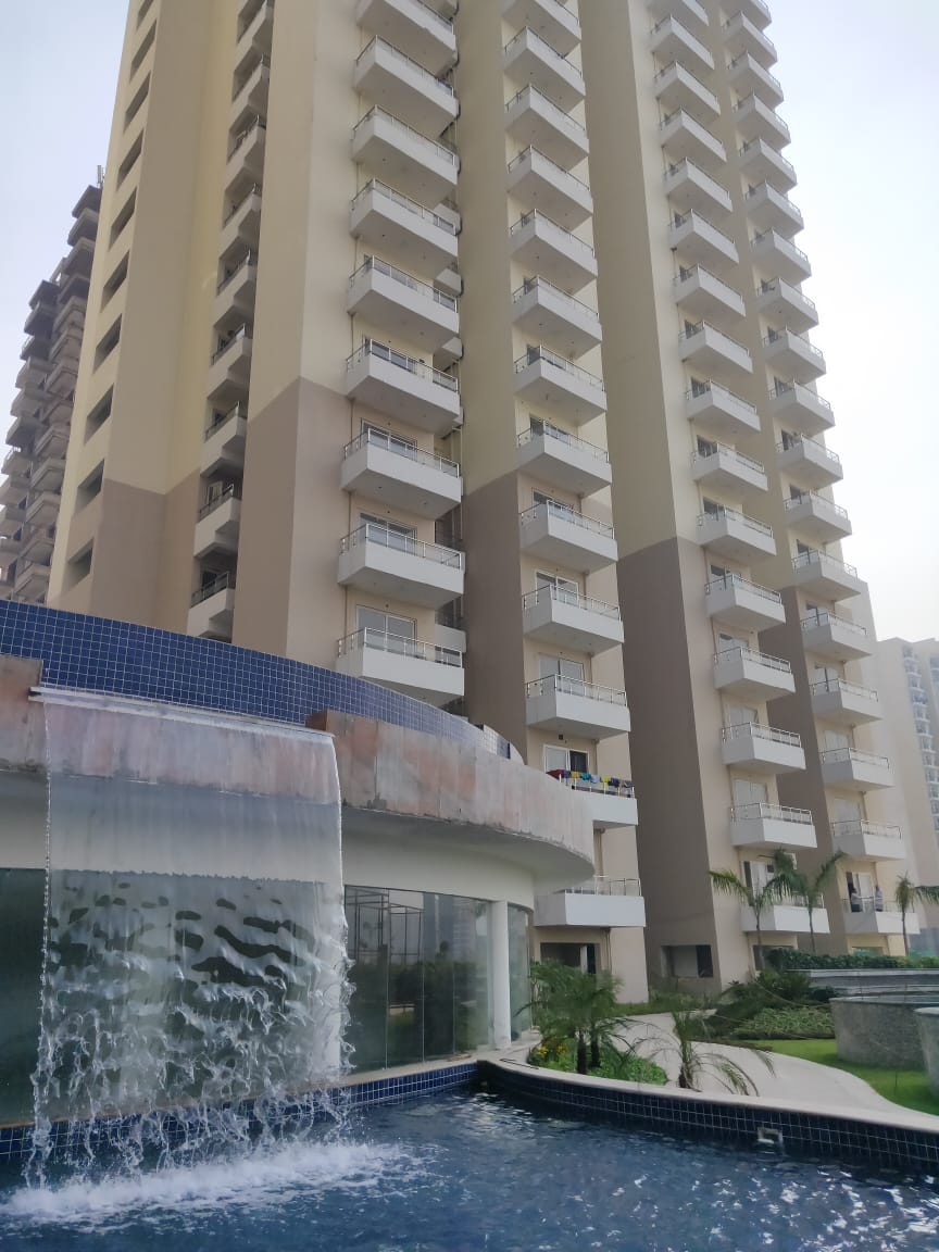La Solara Tower Living & Walkways
